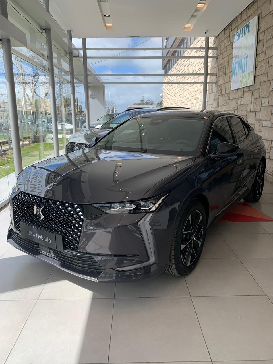 Frente del DS 4 Hybrid exhibido en LEFFORT Mar del Plata